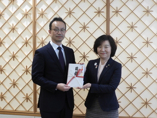 酒田地区広域行政組合消防本部にビデオ硬性挿管用喉頭鏡が寄贈されました