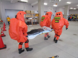 要救助者を救出している様子