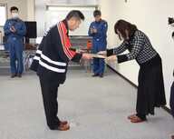 町長から第2分団へ