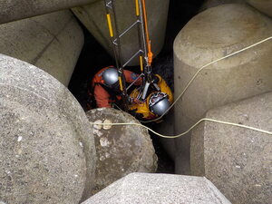 要救助者を救出している様子