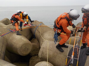 救助システムを作成している様子