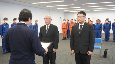 人命救助をした齊藤さん親子へ感謝状を贈呈