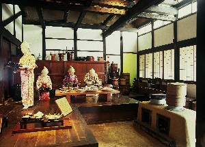 鐙屋内部の画像1