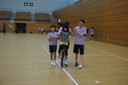 令和7年度イベントにおける一輪車体験会の様子