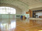 旧上田小学校の体育館を再利用した講堂の画像