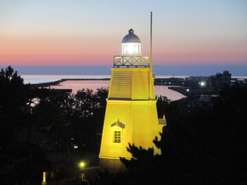 イエローライトアップの写真