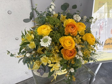 イエローフラワー展示の写真