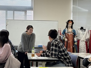 参加者とにこやかにお話する後藤さんの写真