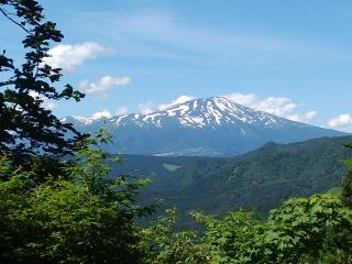 胎蔵山から望む鳥海山