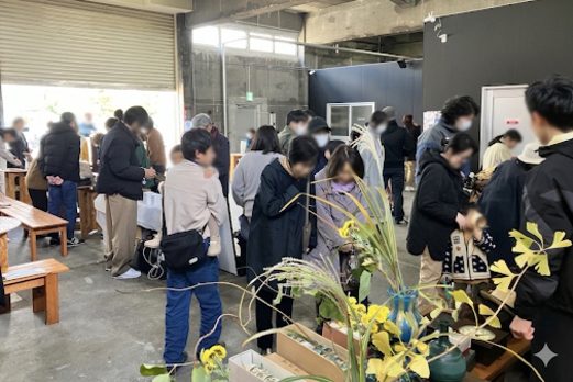 幅広い世代の方々が訪れている様子