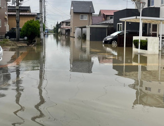 市内各地で道路が冠水している写真