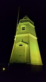 日和山公園の六角灯台イエローライトアップ