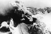 鳥海山153年ぶり噴気の画像