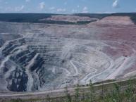 鉄鉱石採掘場の景色