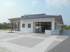 城址館外観(車道から)の画像