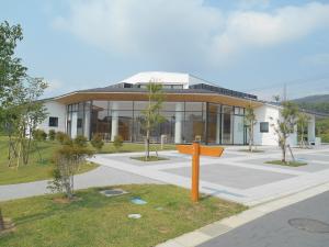 城址館外観(庭側)の画像